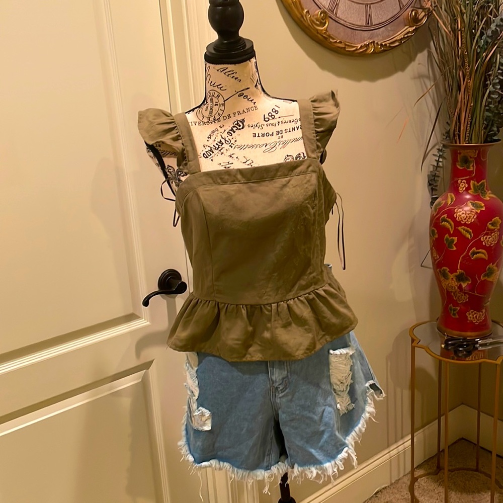 Green Sleeveless Top